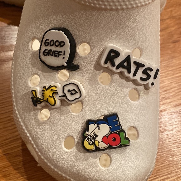 Peanuts®️ Crocs - Charlie Brown 🔆 - Picture 9 of 9